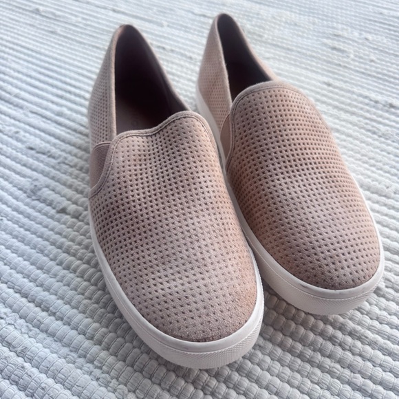 Vince Blair Perforated Slip On Sneakers Camel Suede Minimal Sz 6 - Picture 2 of 6
